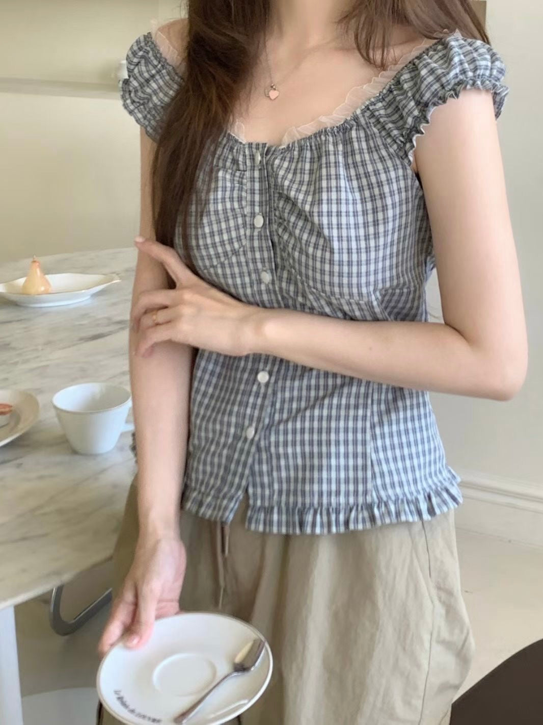 格紋蕾絲木耳邊小收腰上衣