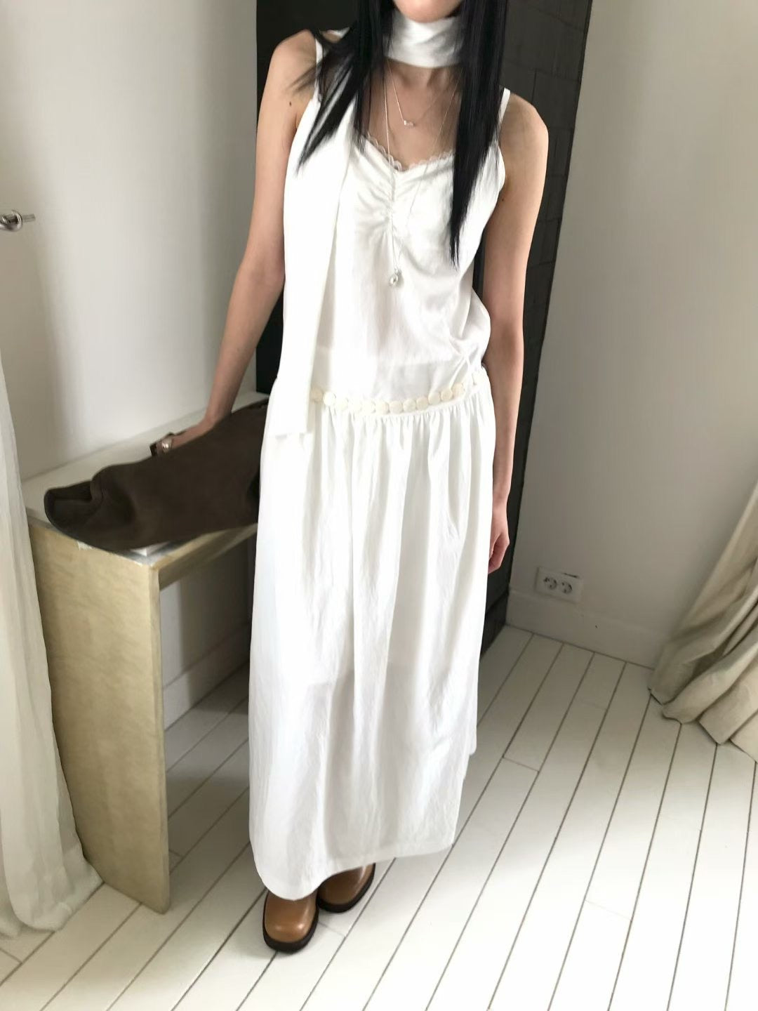 氣質蕾絲吊帶連身長裙(附圍巾)