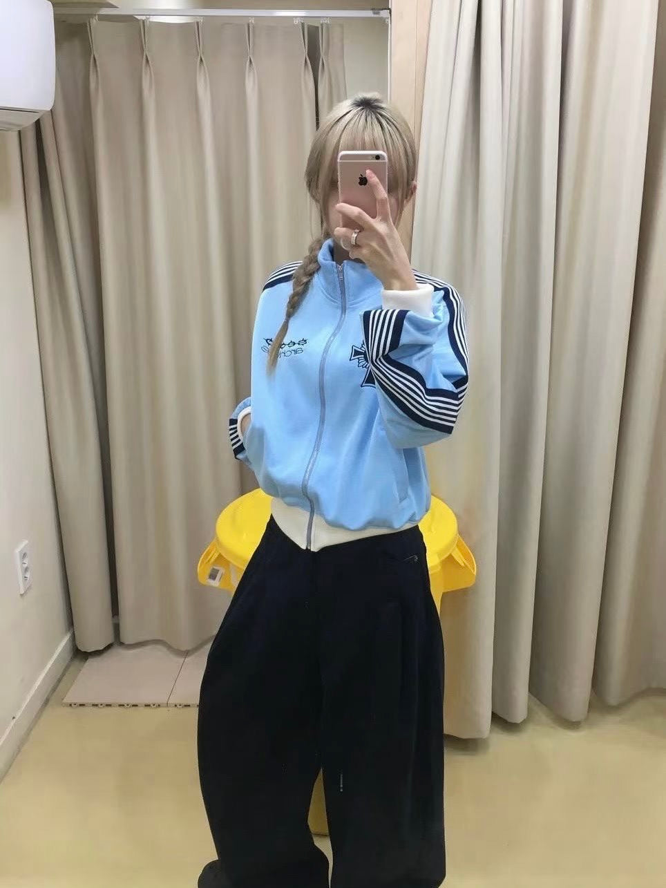 鍍鉻刻字刺繡拉鏈外套