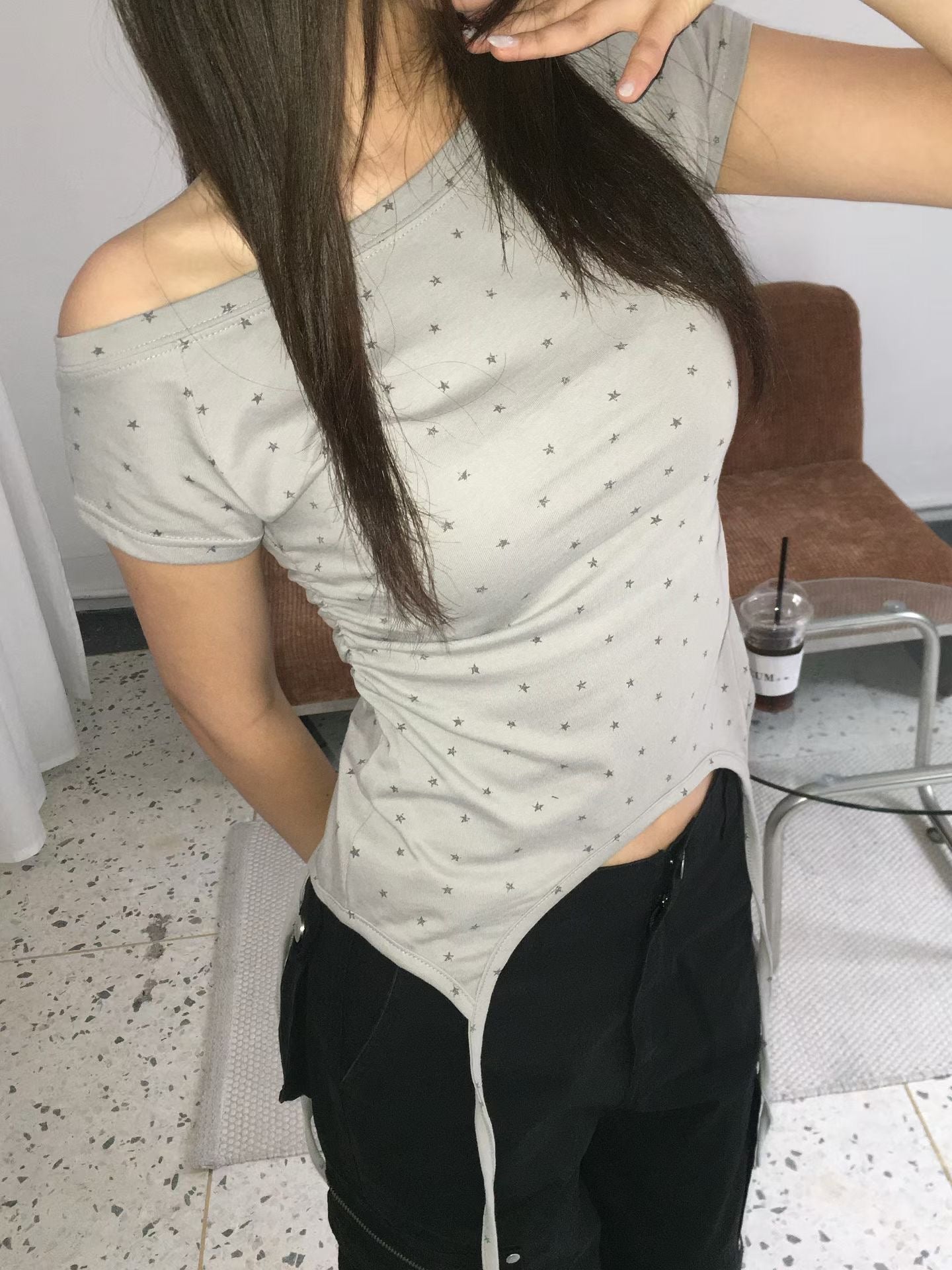 斜肩星星印花上衣