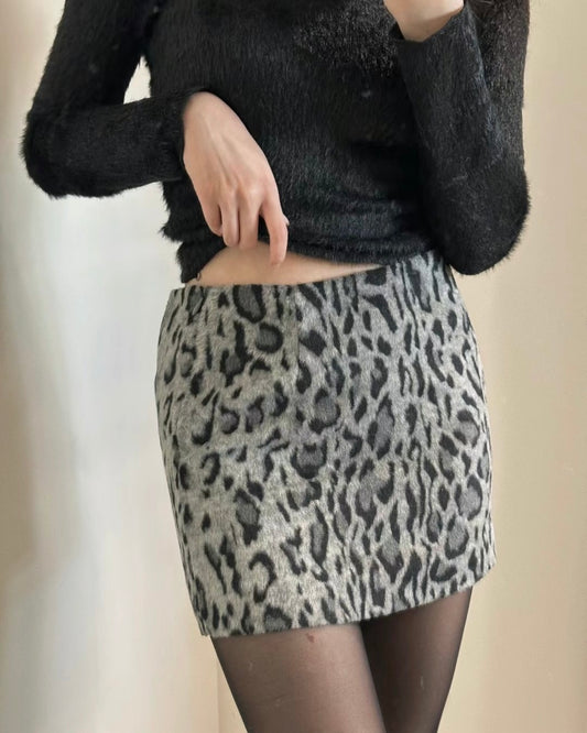 ￼毛絨豹紋短裙