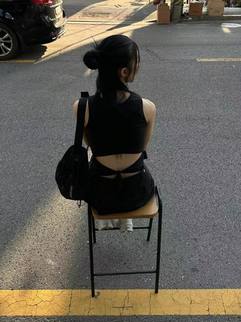 後背鏤空綁帶削肩背心￼