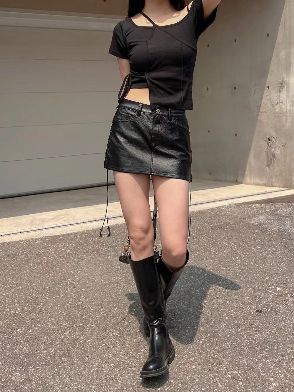 斜肩綁帶短袖